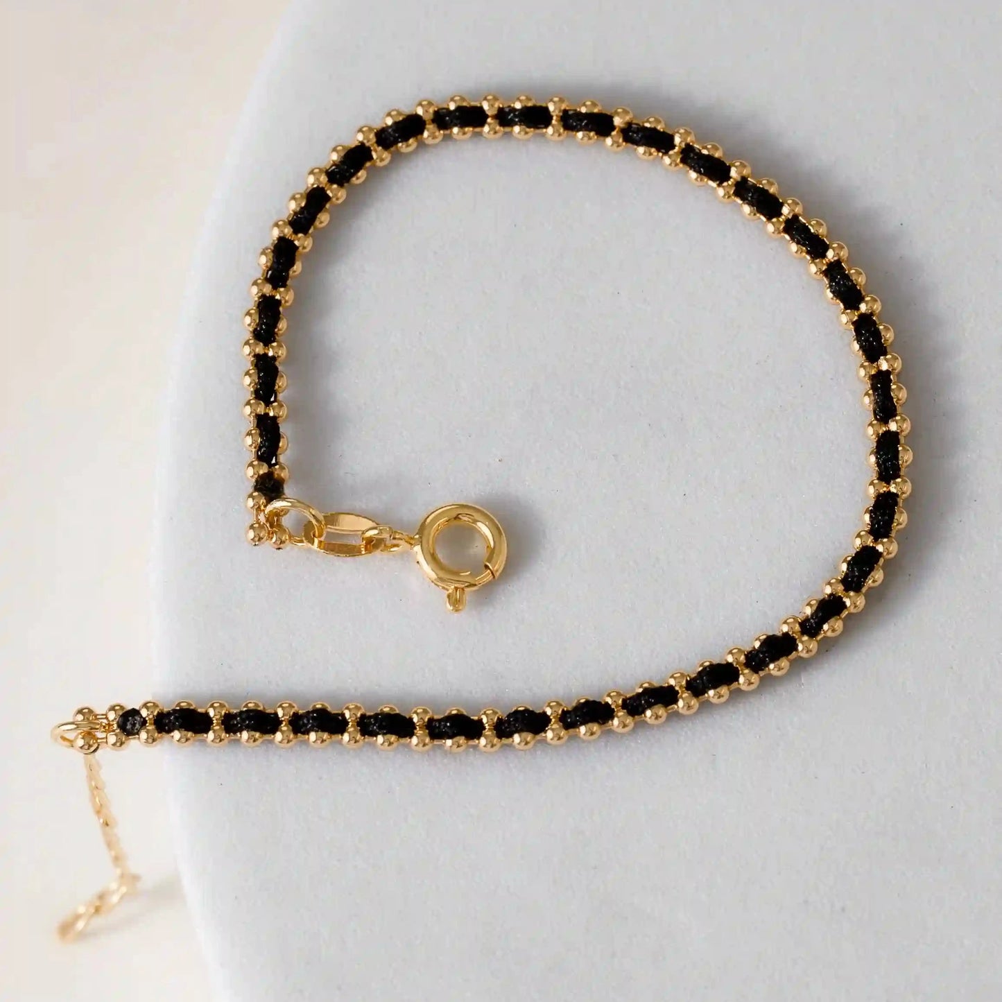 Pulsera Hilo Laminado Negro