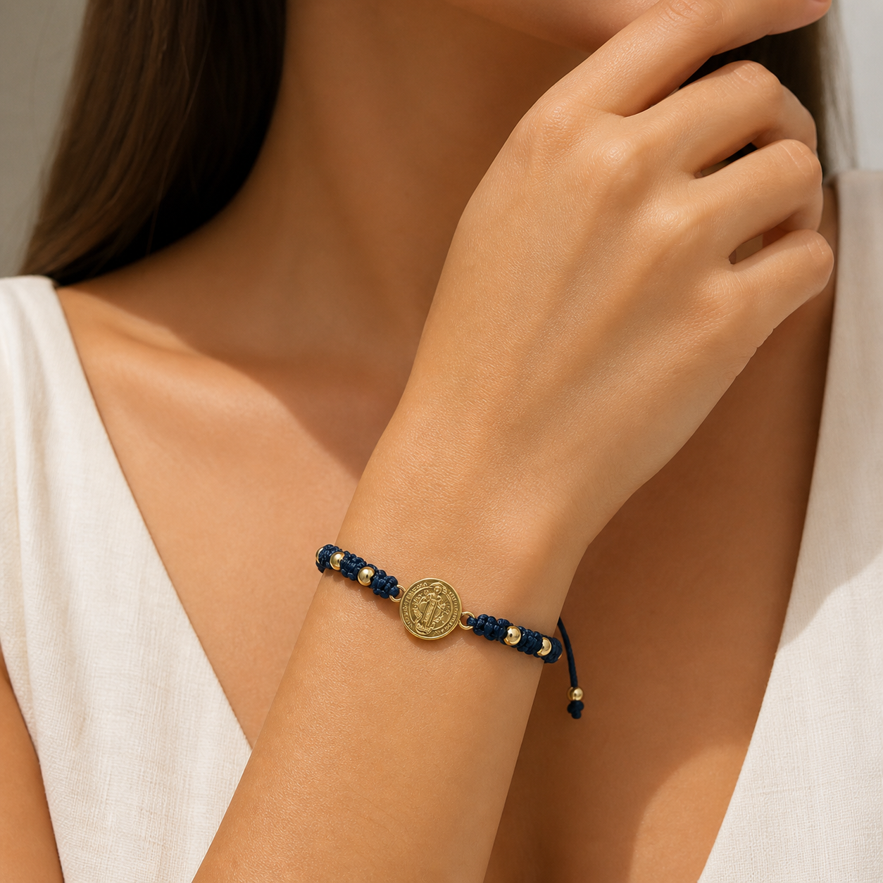 Pulsera San Benito en oro laminado