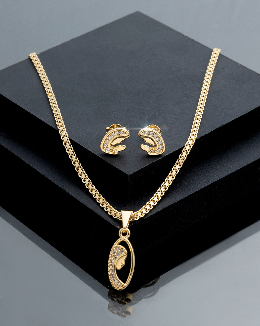 Pendientes Aretes Topo Virgen Maria