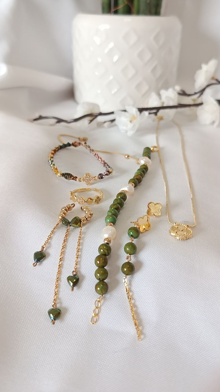 Ear Cuff Emerald Hearts